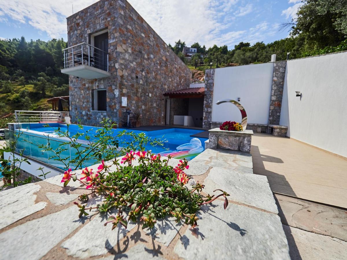 Sky Sea Resort & Villas 梅加利阿莫斯 外观 照片
