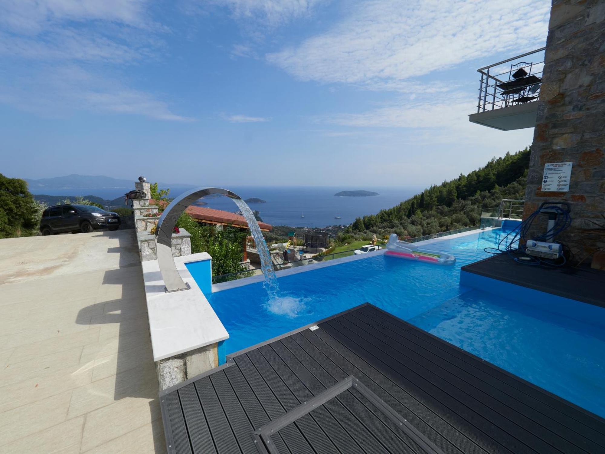 Sky Sea Resort & Villas 梅加利阿莫斯 外观 照片