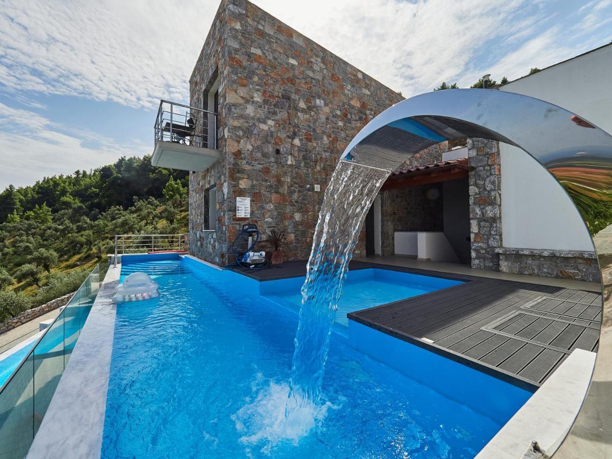 Sky Sea Resort & Villas 梅加利阿莫斯 外观 照片