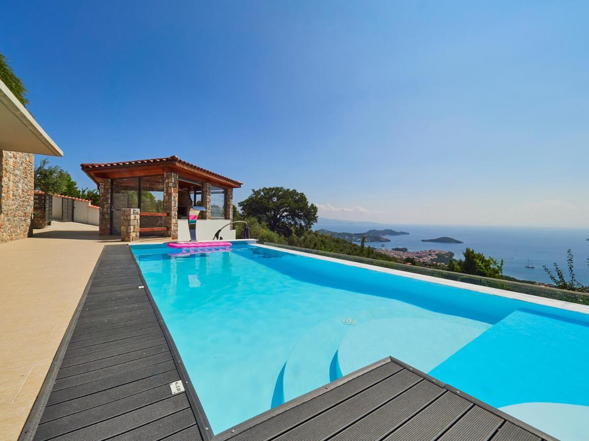 Sky Sea Resort & Villas 梅加利阿莫斯 外观 照片