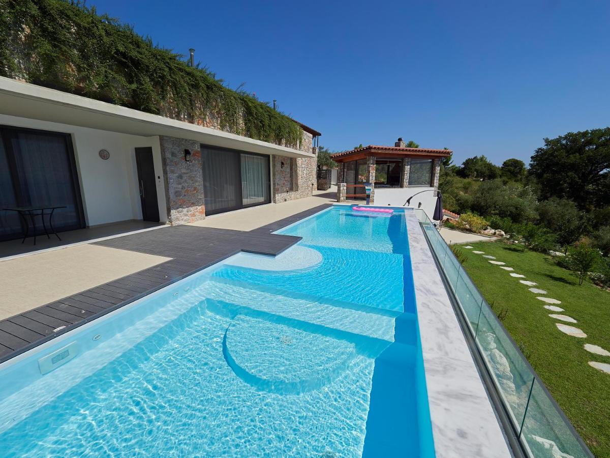 Sky Sea Resort & Villas 梅加利阿莫斯 外观 照片
