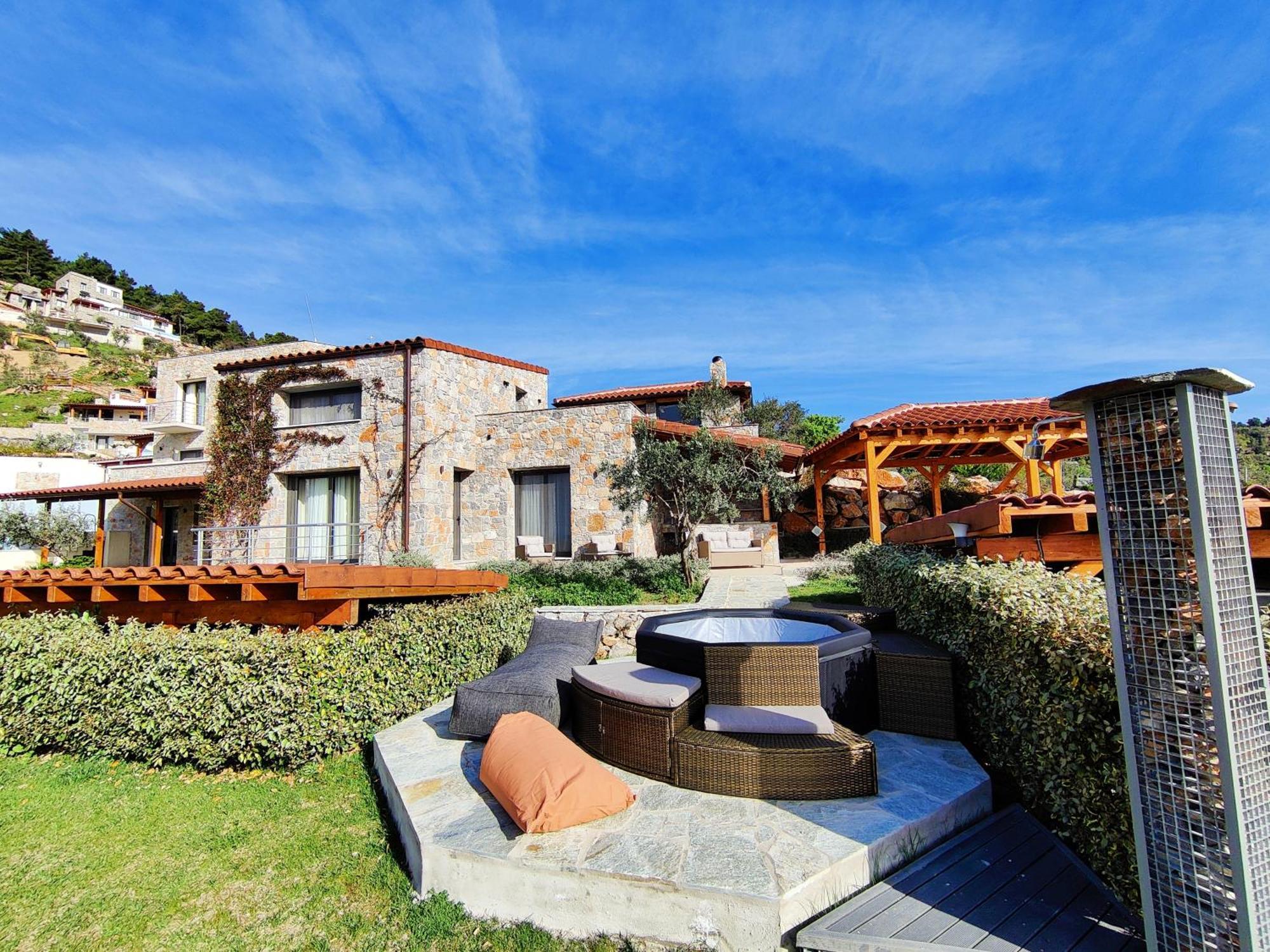 Sky Sea Resort & Villas 梅加利阿莫斯 外观 照片