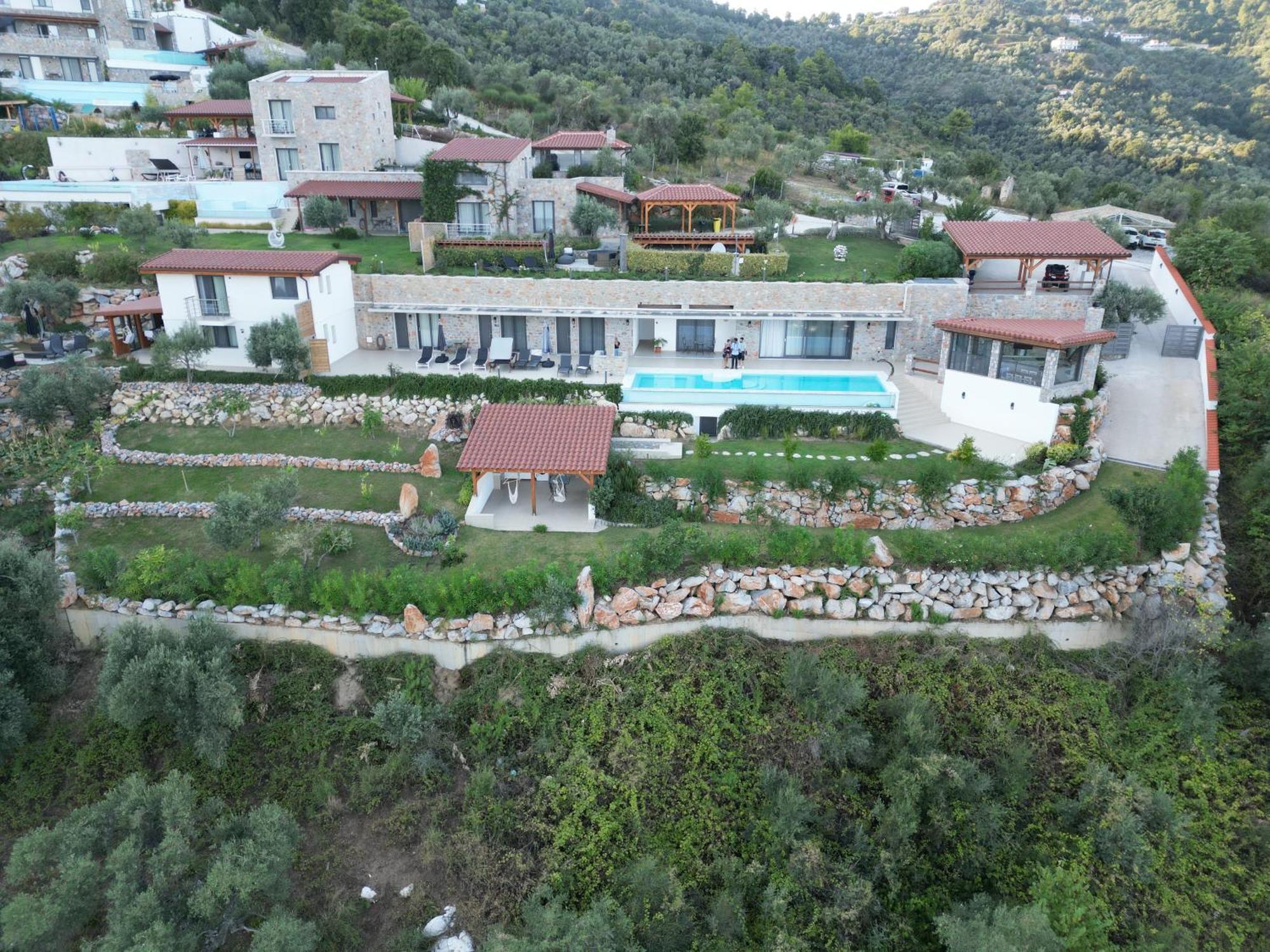 Sky Sea Resort & Villas 梅加利阿莫斯 外观 照片