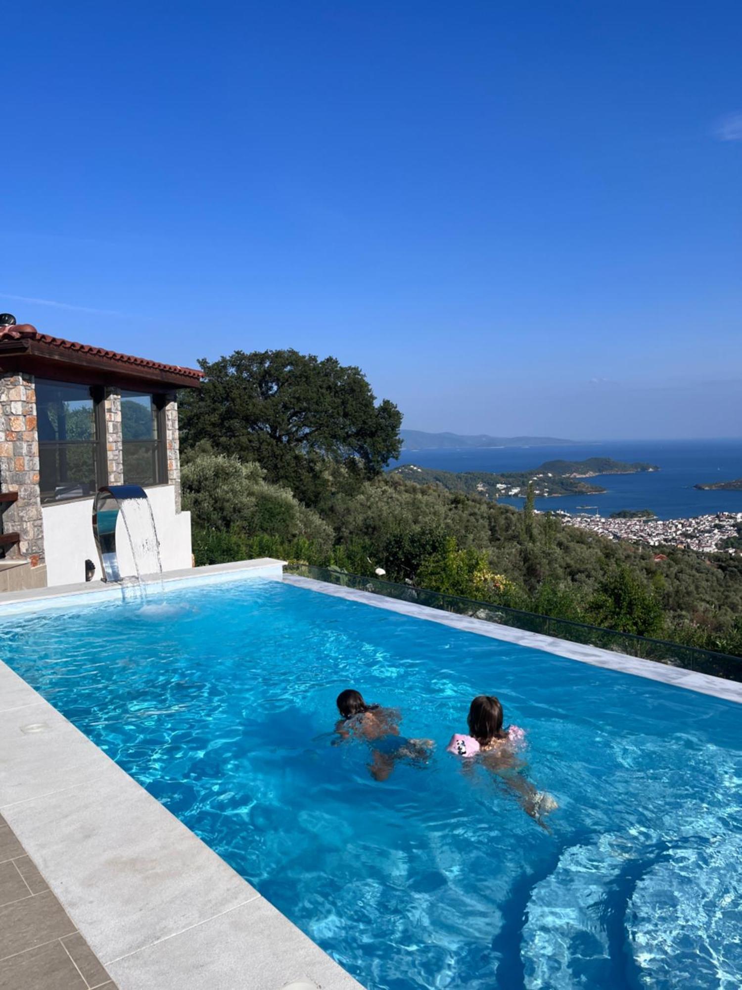 Sky Sea Resort & Villas 梅加利阿莫斯 外观 照片