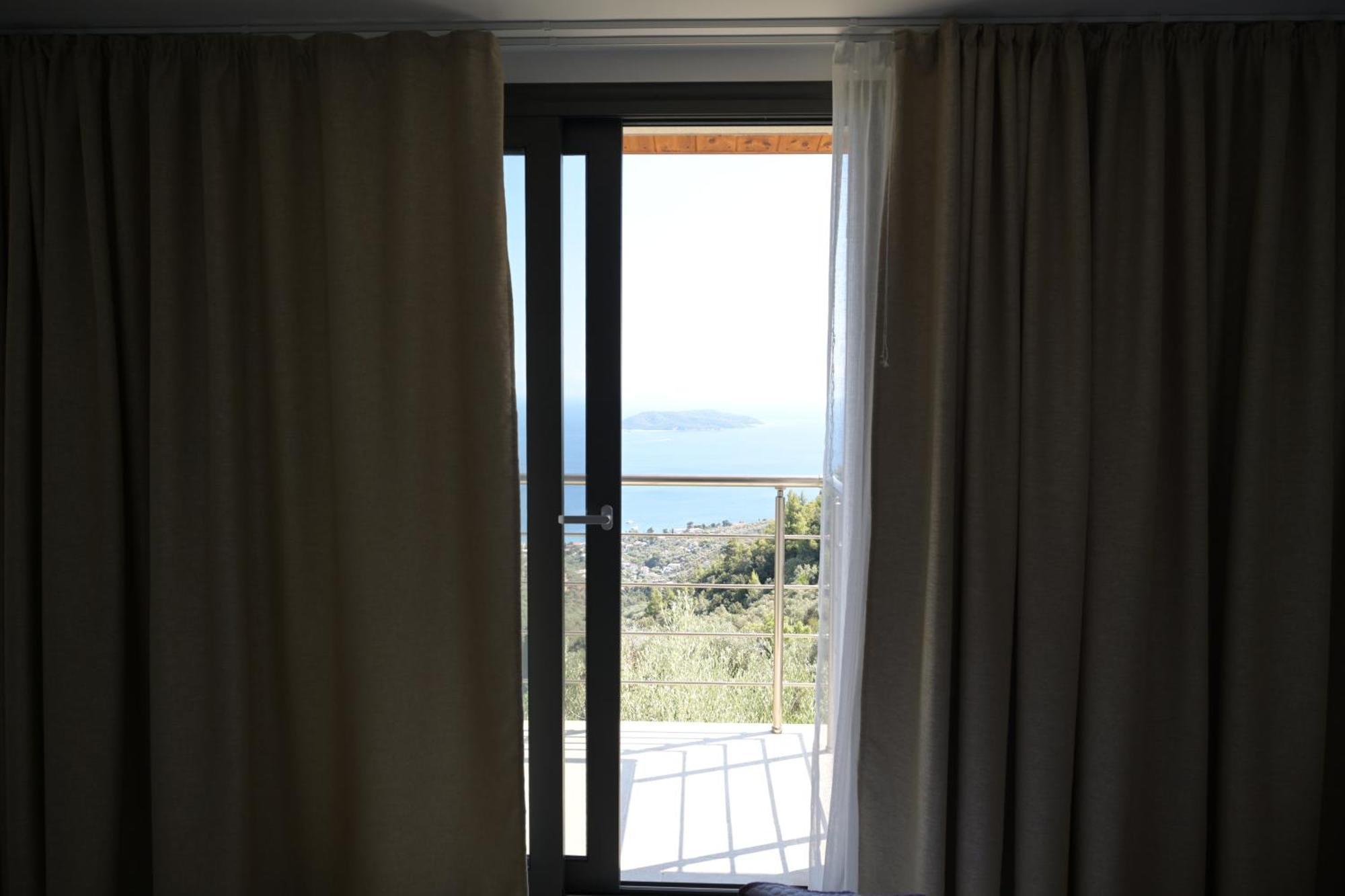 Sky Sea Resort & Villas 梅加利阿莫斯 外观 照片
