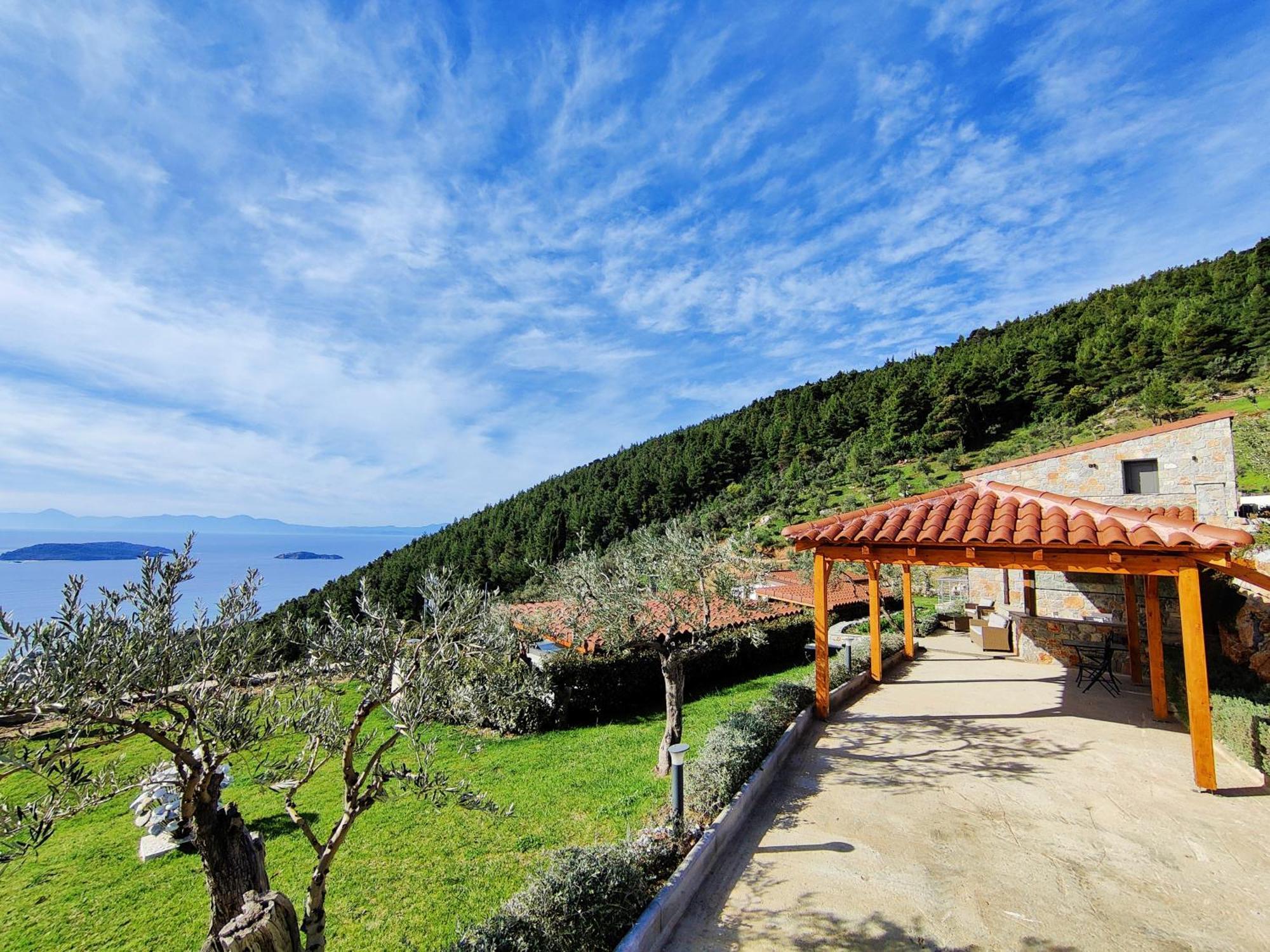 Sky Sea Resort & Villas 梅加利阿莫斯 外观 照片