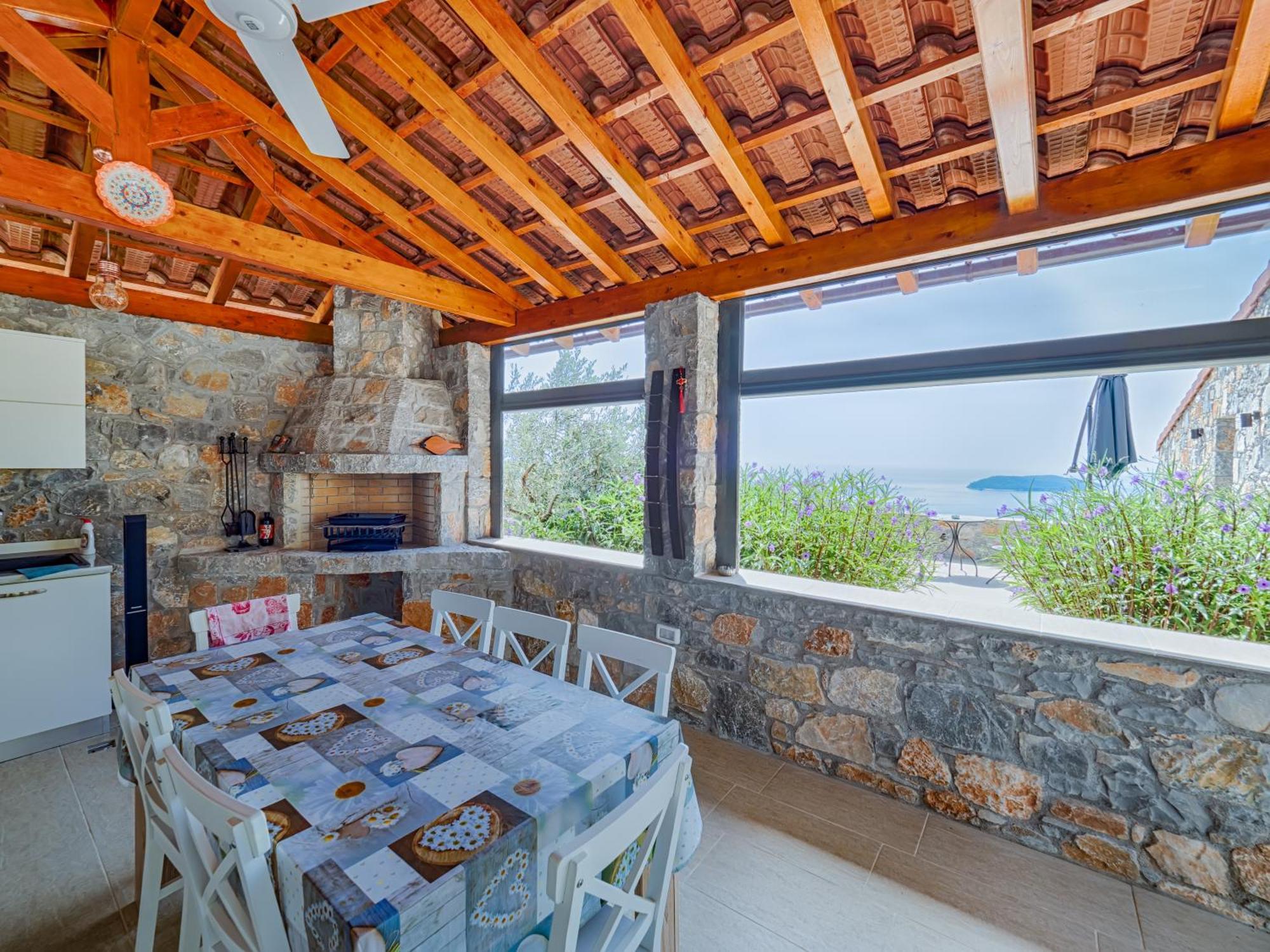 Sky Sea Resort & Villas 梅加利阿莫斯 外观 照片