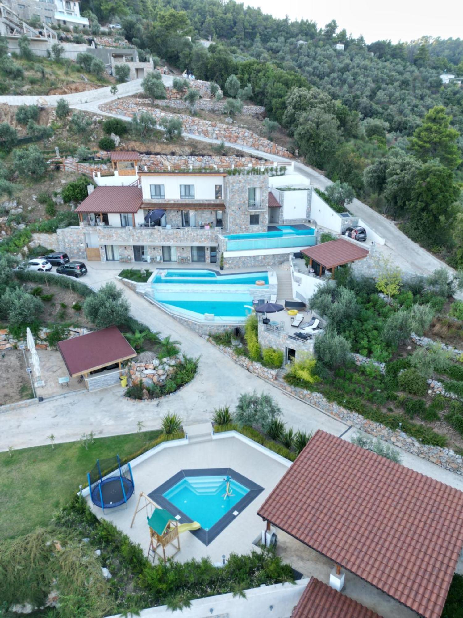 Sky Sea Resort & Villas 梅加利阿莫斯 外观 照片