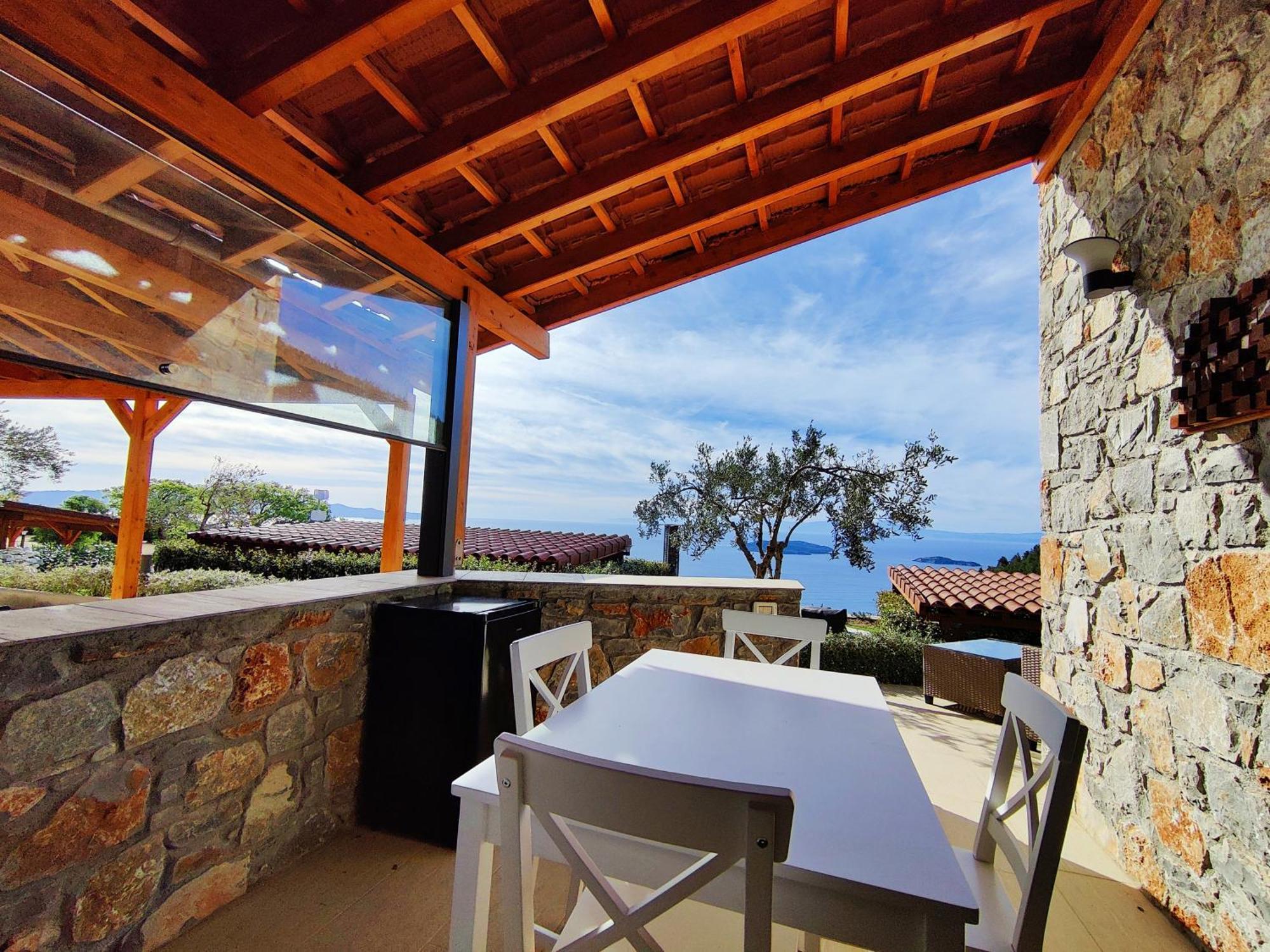 Sky Sea Resort & Villas 梅加利阿莫斯 外观 照片
