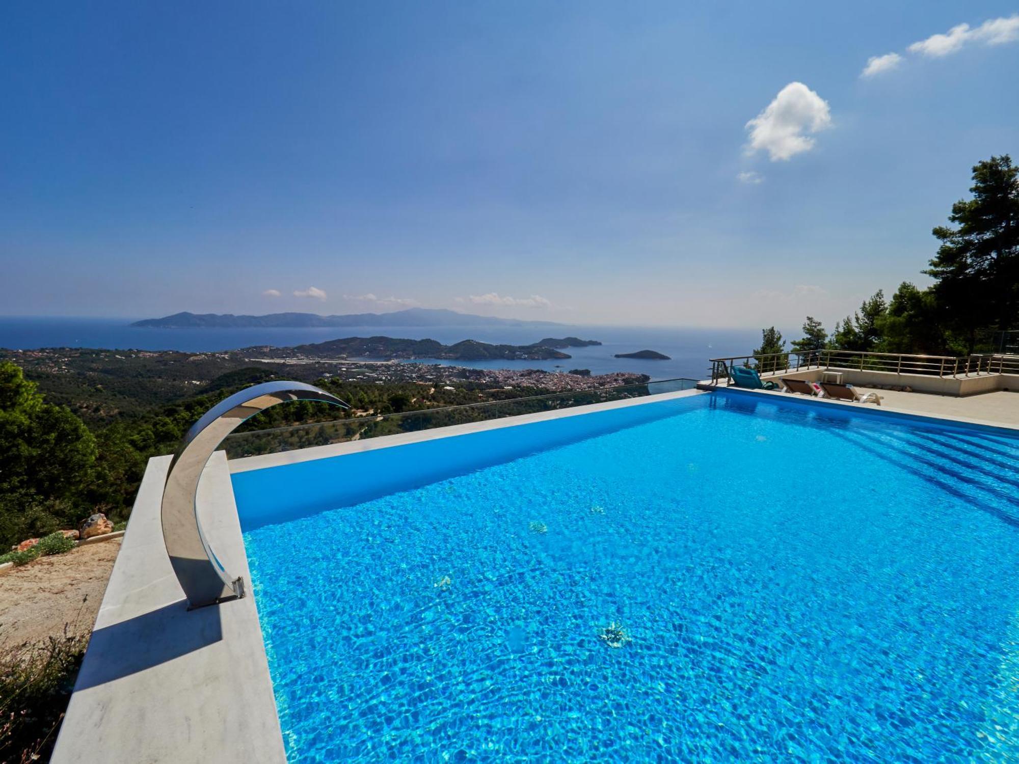 Sky Sea Resort & Villas 梅加利阿莫斯 外观 照片