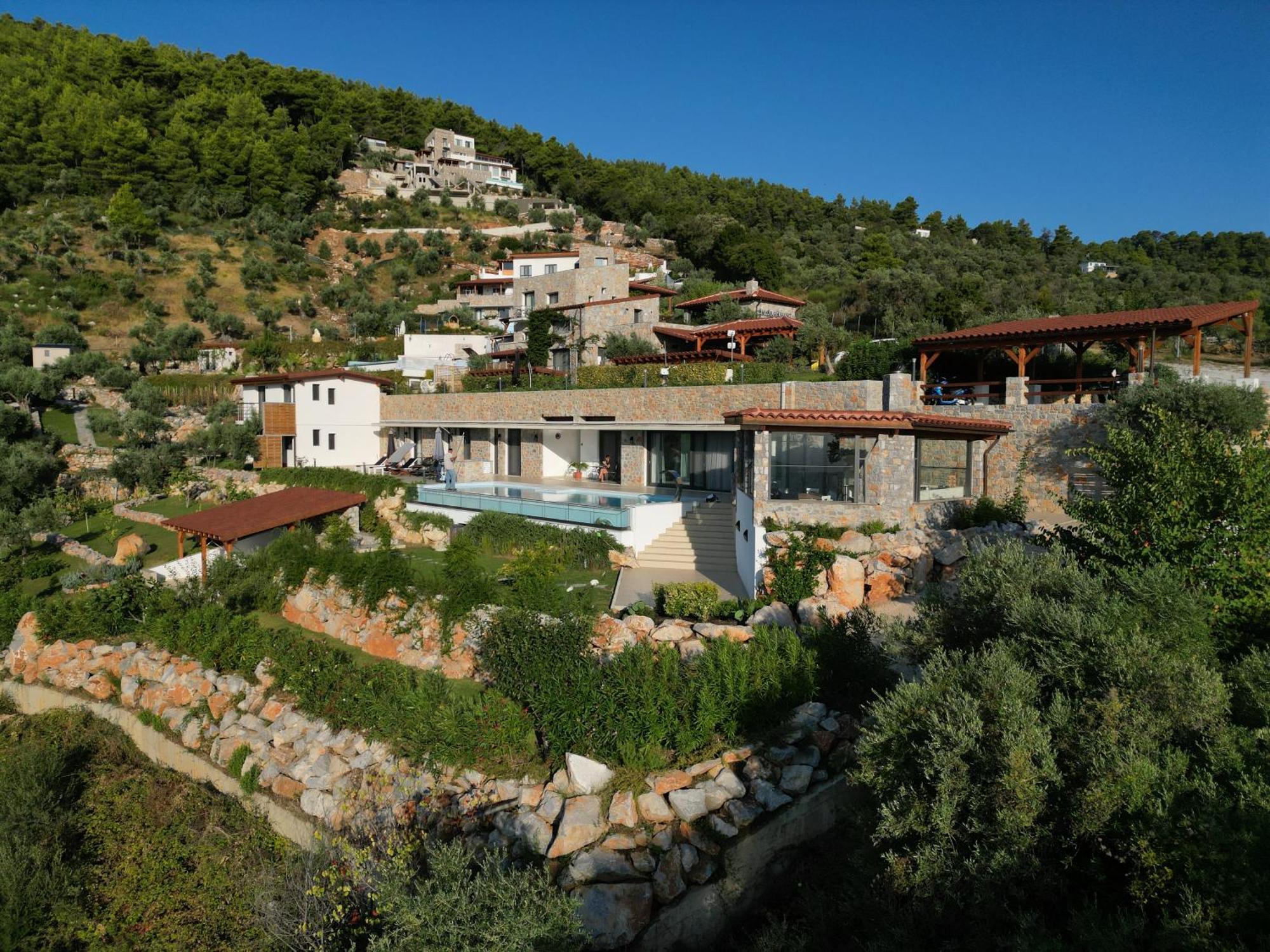 Sky Sea Resort & Villas 梅加利阿莫斯 外观 照片