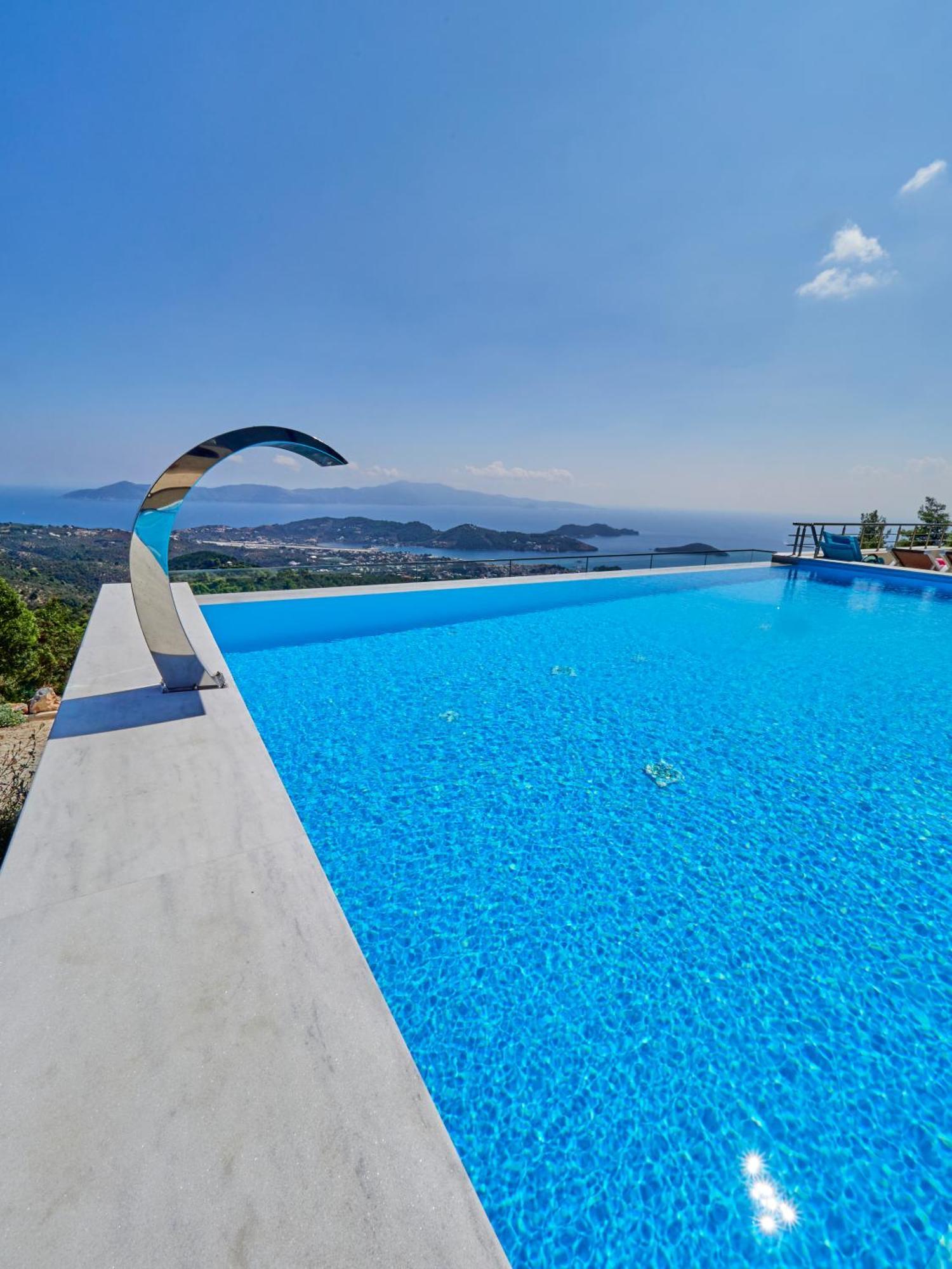 Sky Sea Resort & Villas 梅加利阿莫斯 外观 照片
