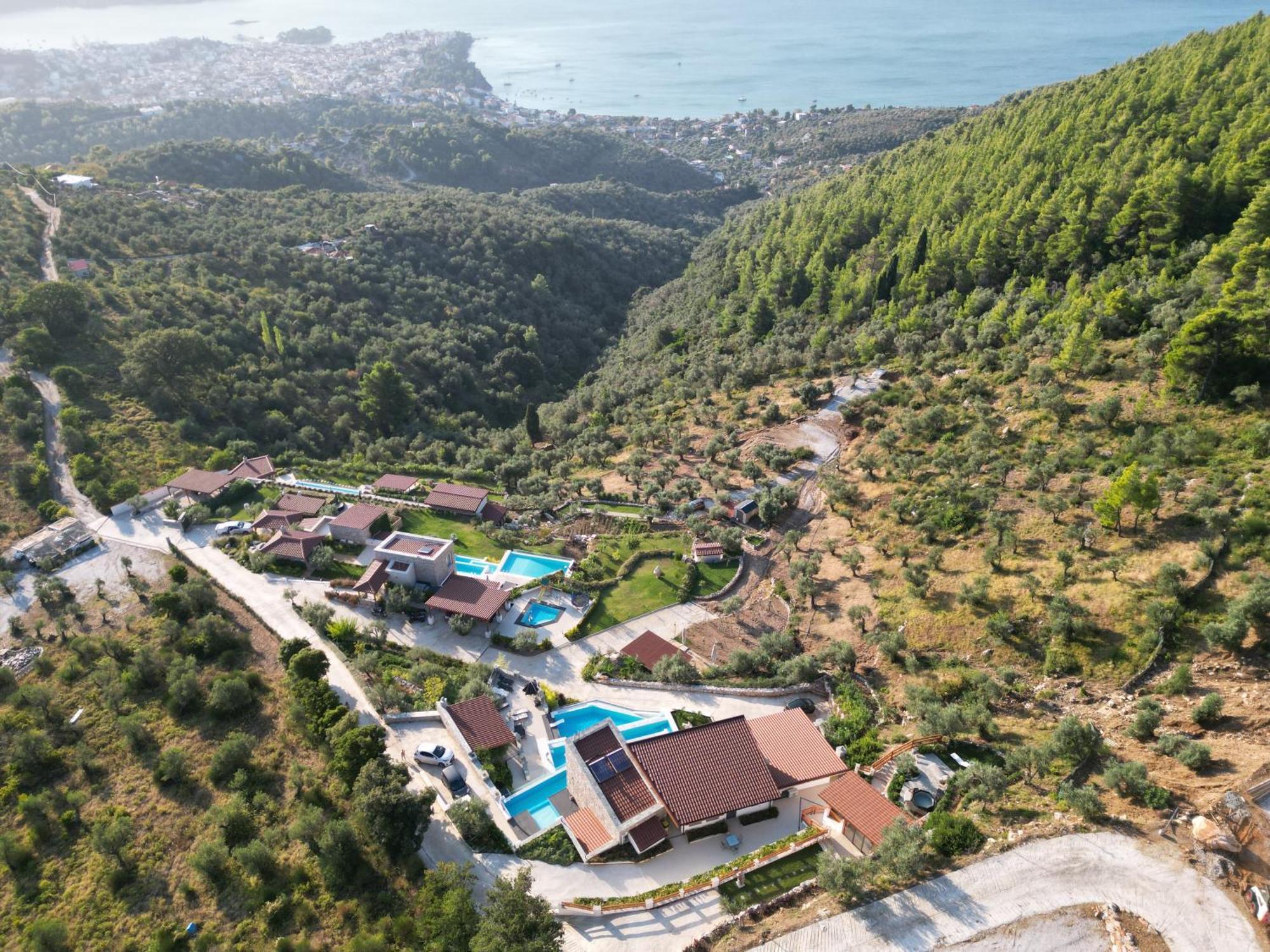 Sky Sea Resort & Villas 梅加利阿莫斯 外观 照片
